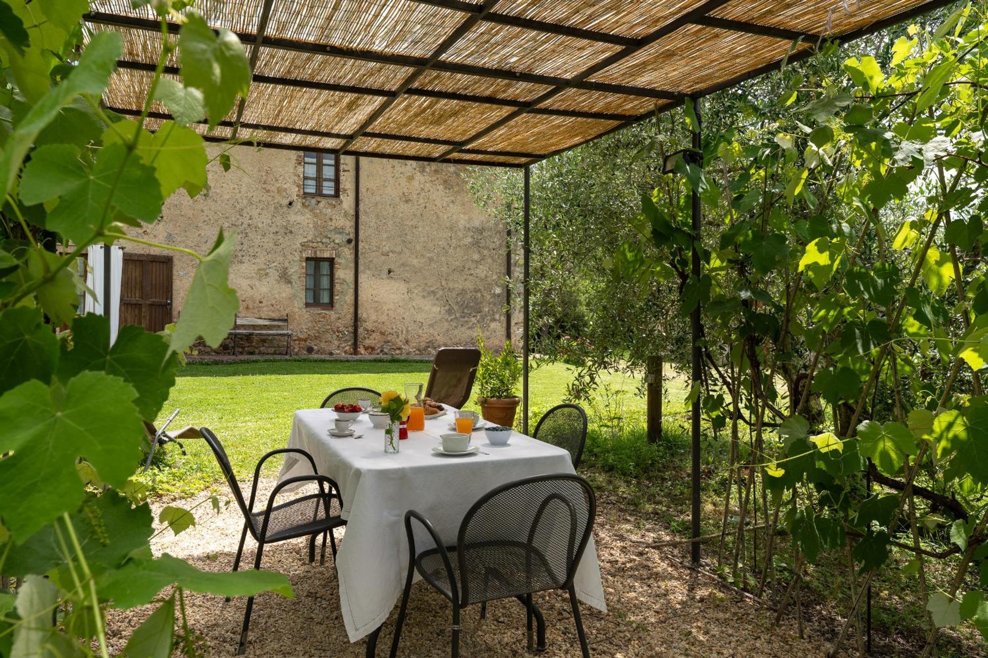 Borgo Dei Fondi Villa Siena Exterior photo