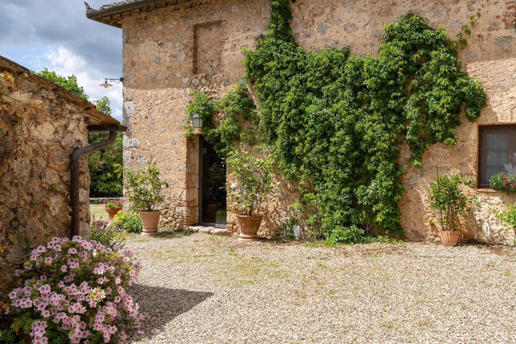 Borgo Dei Fondi Villa Siena Exterior photo